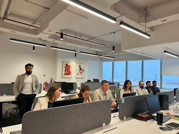 What financing strategies can property investors in the UK use to maximize their returns?